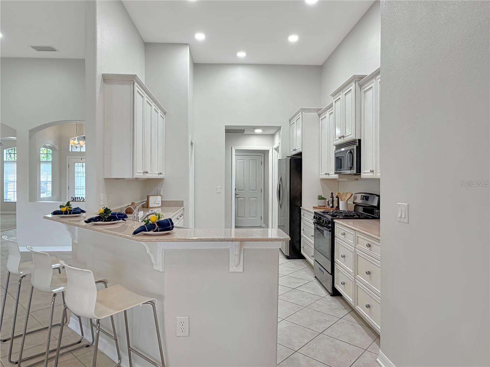 Image 8 of 16 For 6817 Cromwell Garden Dr