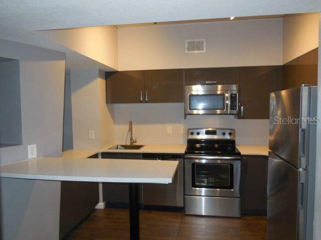 Image 2 of 11 For 2411 Horatio Street 524