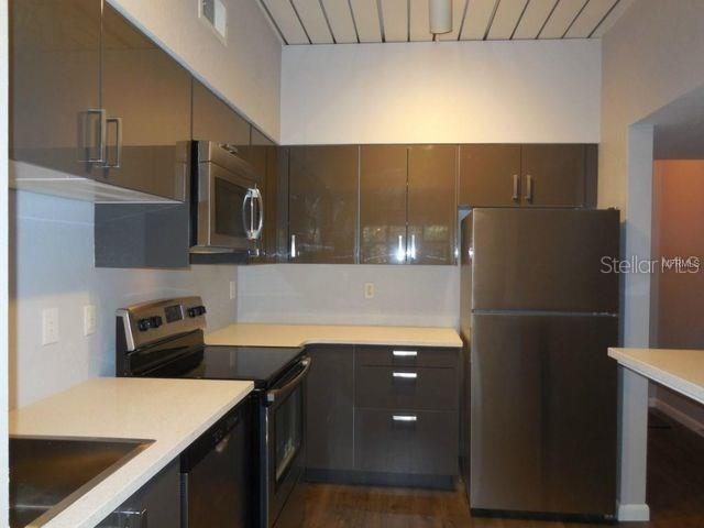 Image 3 of 11 For 2411 Horatio Street 524