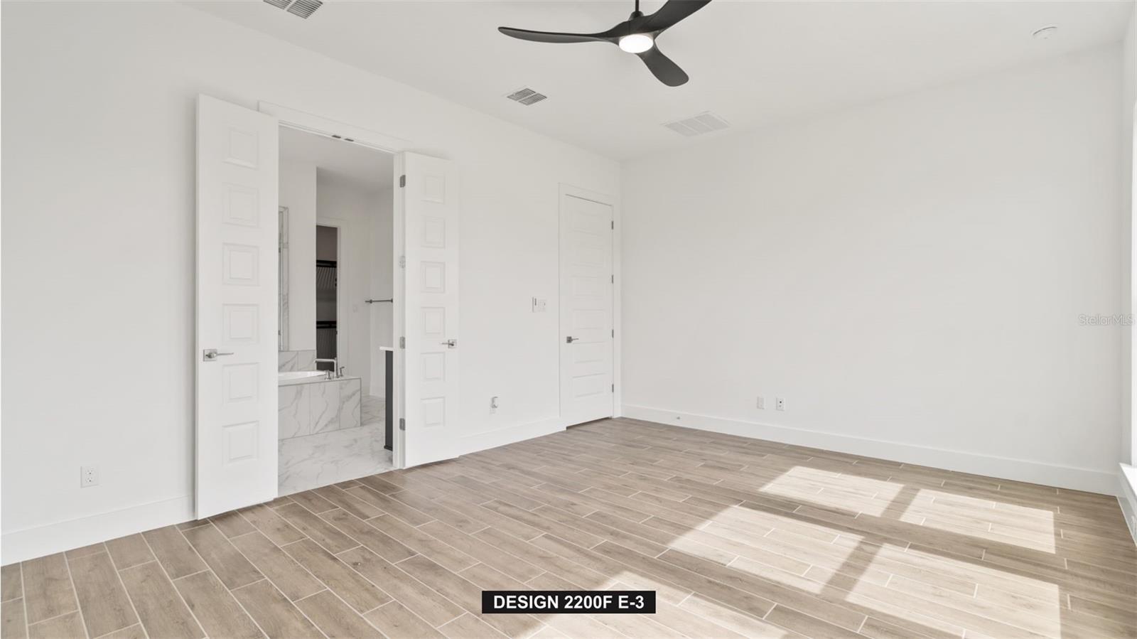 Listing photo id 4 for 7910 Bon Air Way