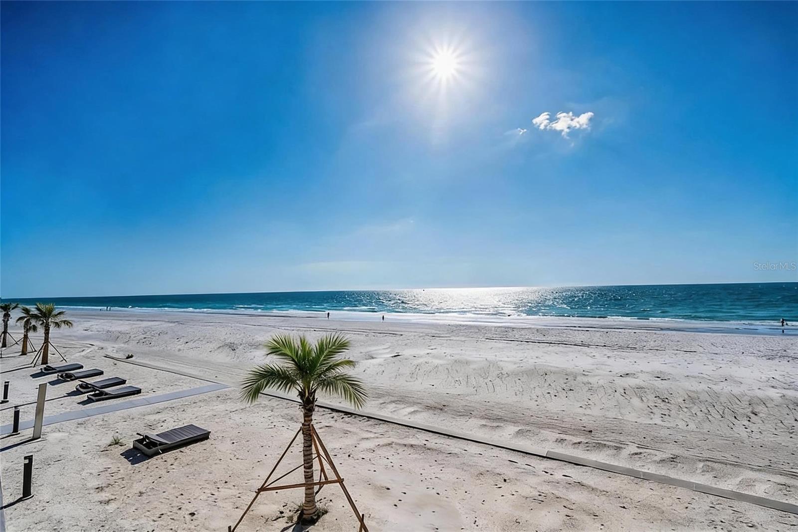 Image 15 of 81 For 1660 Gulf Boulevard 202