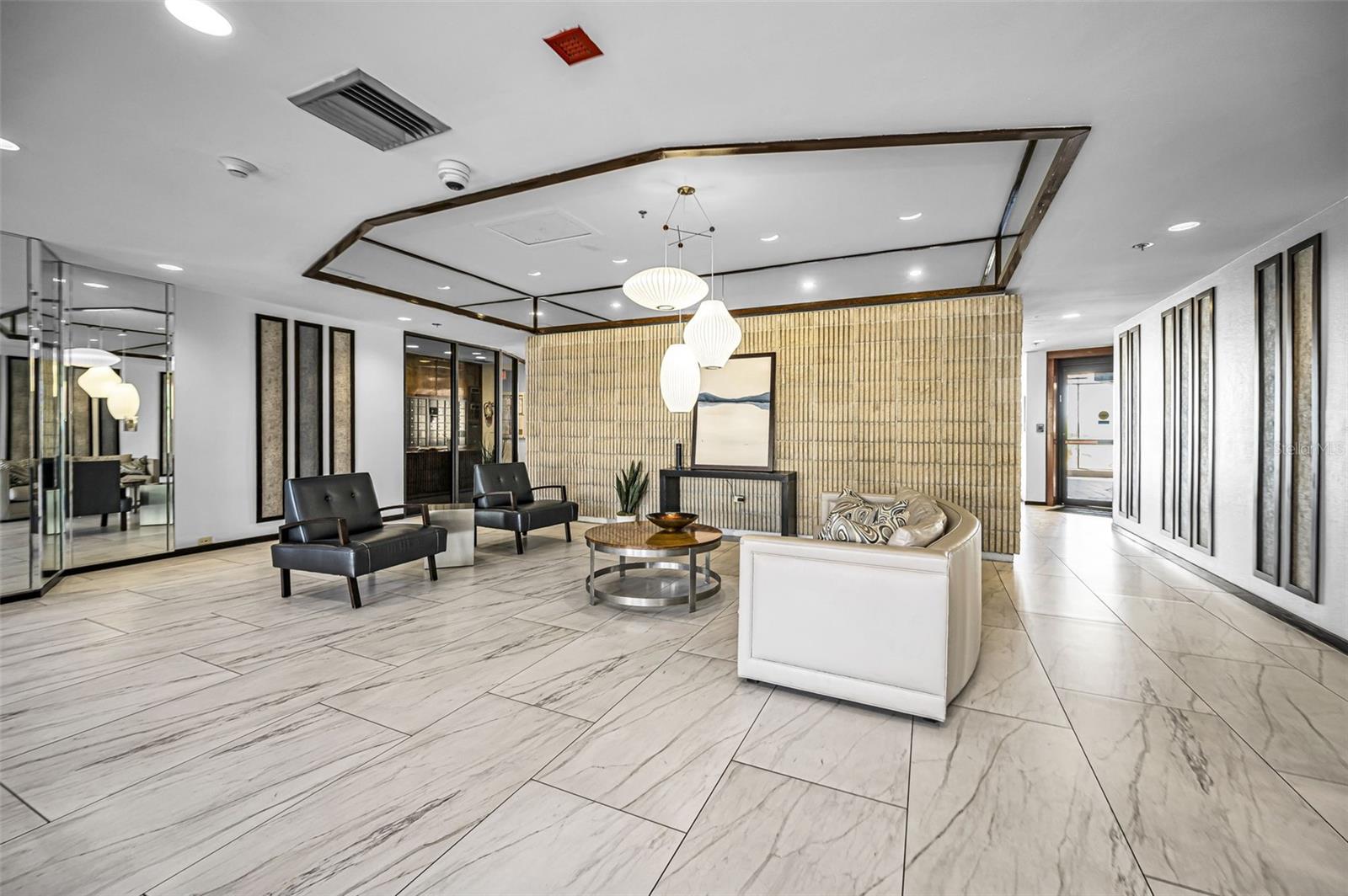 Image 17 of 81 For 1660 Gulf Boulevard 202