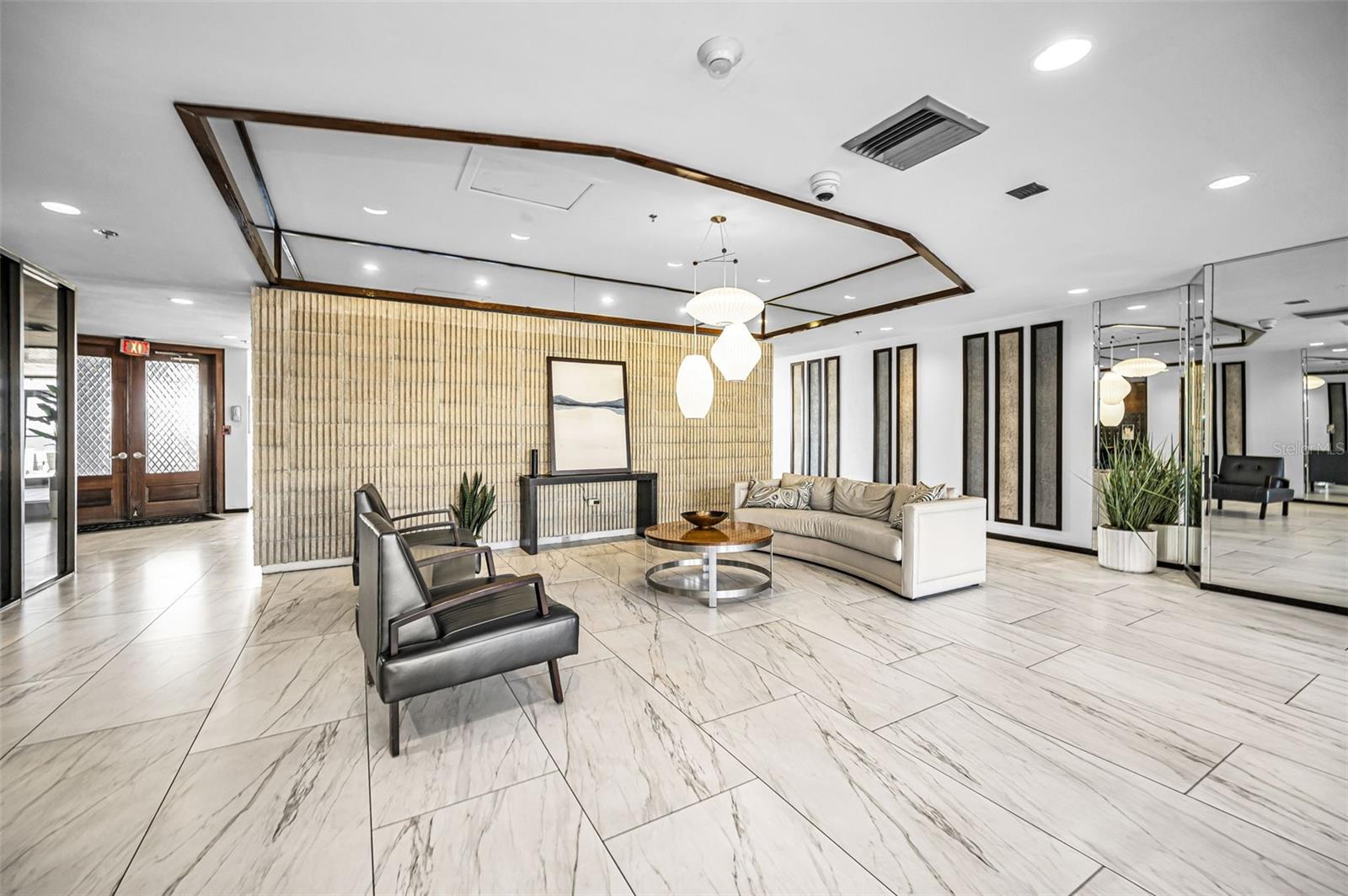 Image 18 of 81 For 1660 Gulf Boulevard 202