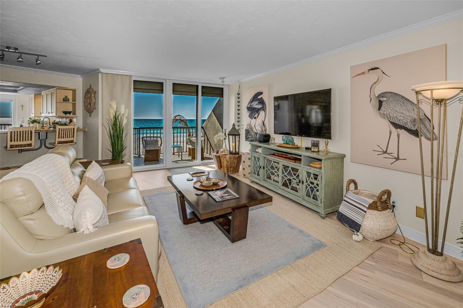 Image 24 of 81 For 1660 Gulf Boulevard 202