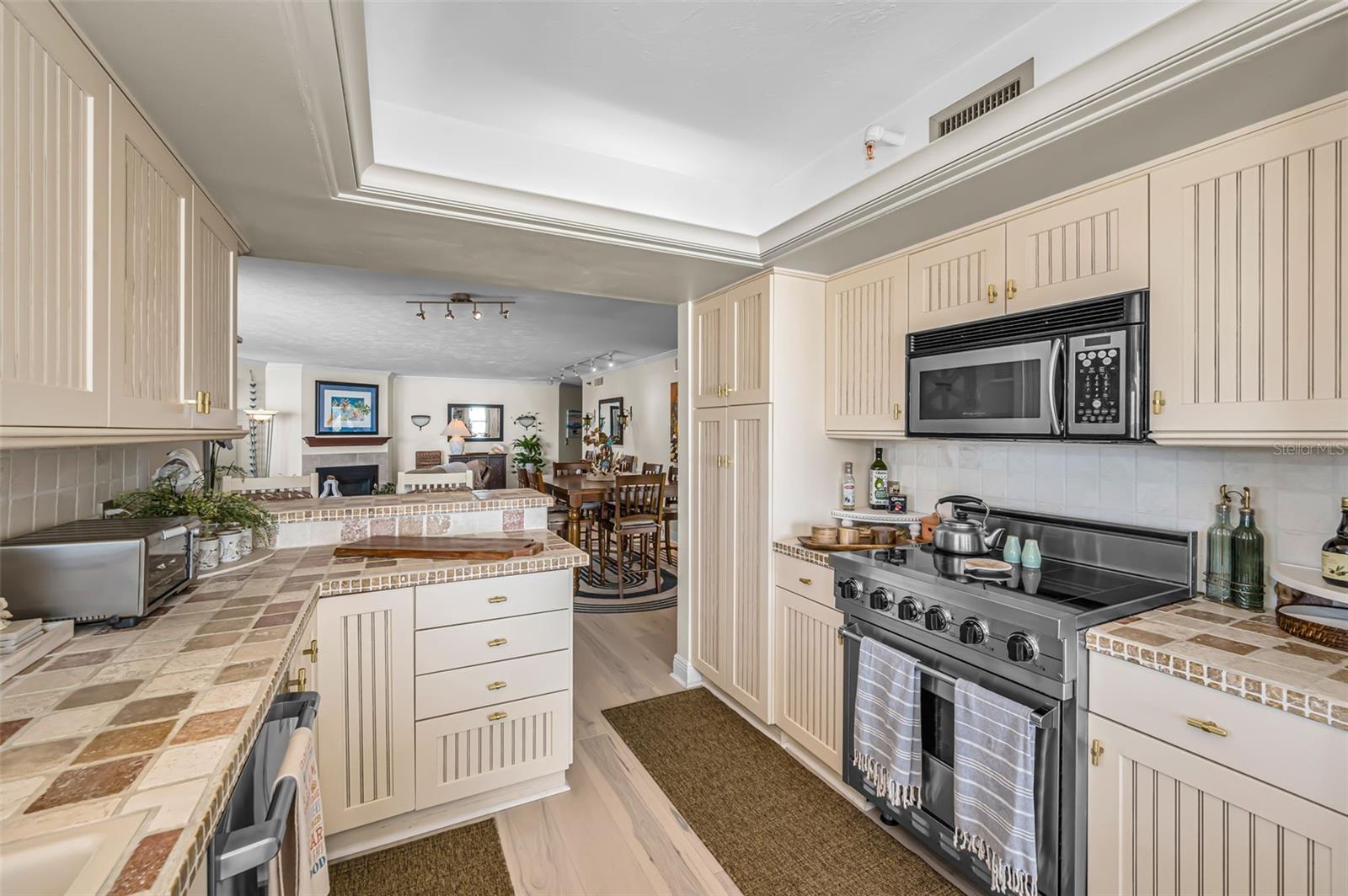 Image 34 of 81 For 1660 Gulf Boulevard 202