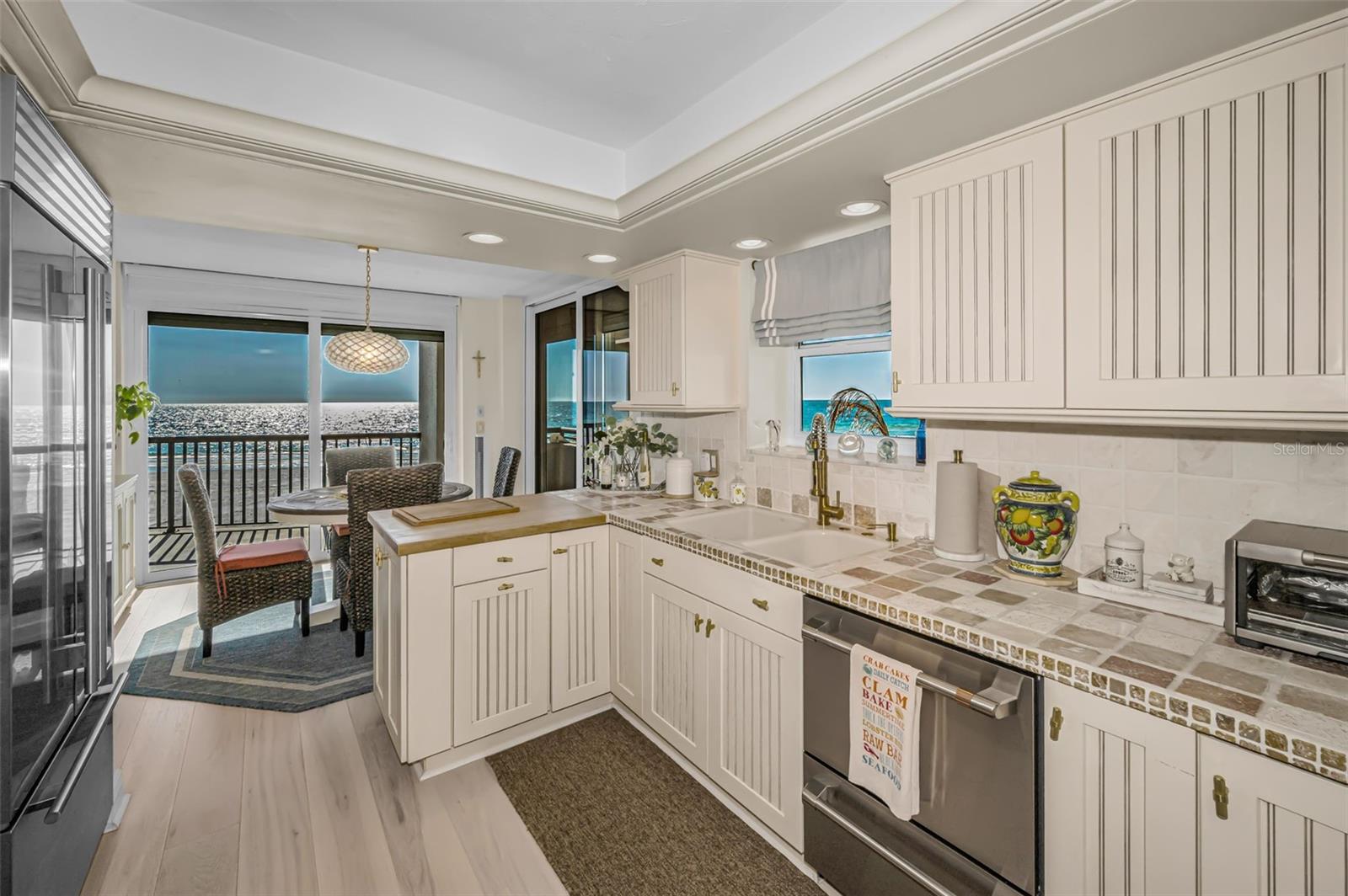 Image 35 of 81 For 1660 Gulf Boulevard 202
