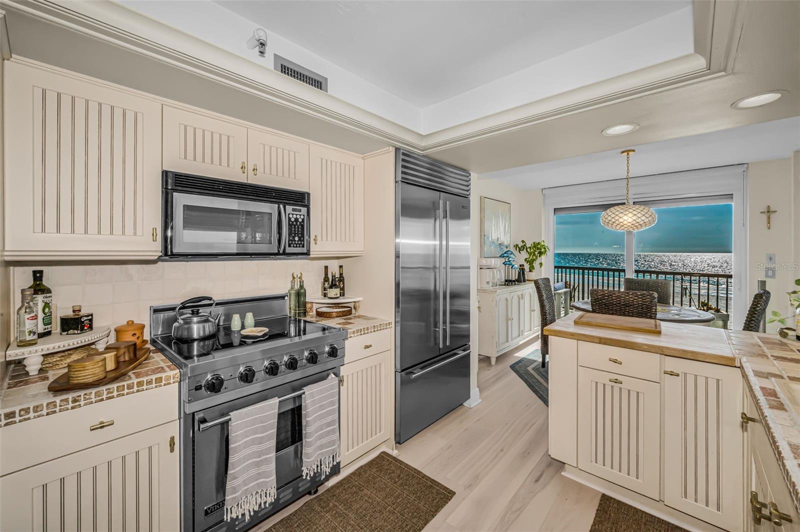 Image 36 of 81 For 1660 Gulf Boulevard 202