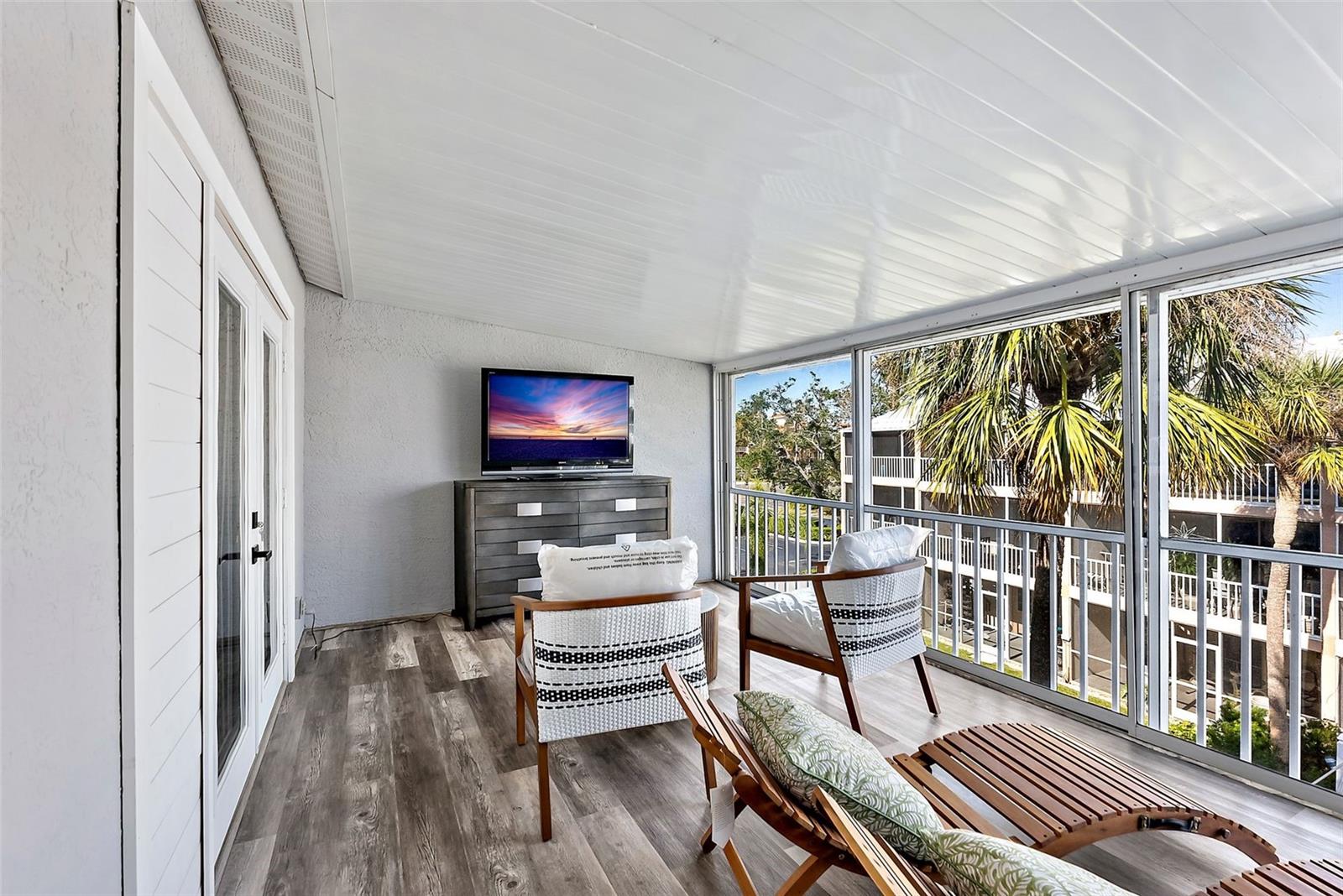 Image 17 of 40 For 637 Pinellas Bayway S 207