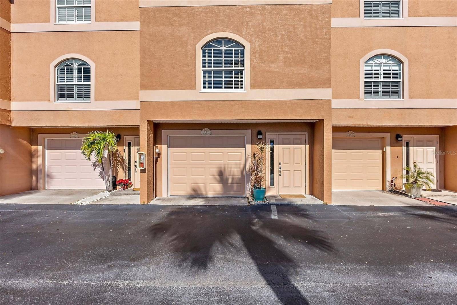Image 2 of 40 For 637 Pinellas Bayway S 207