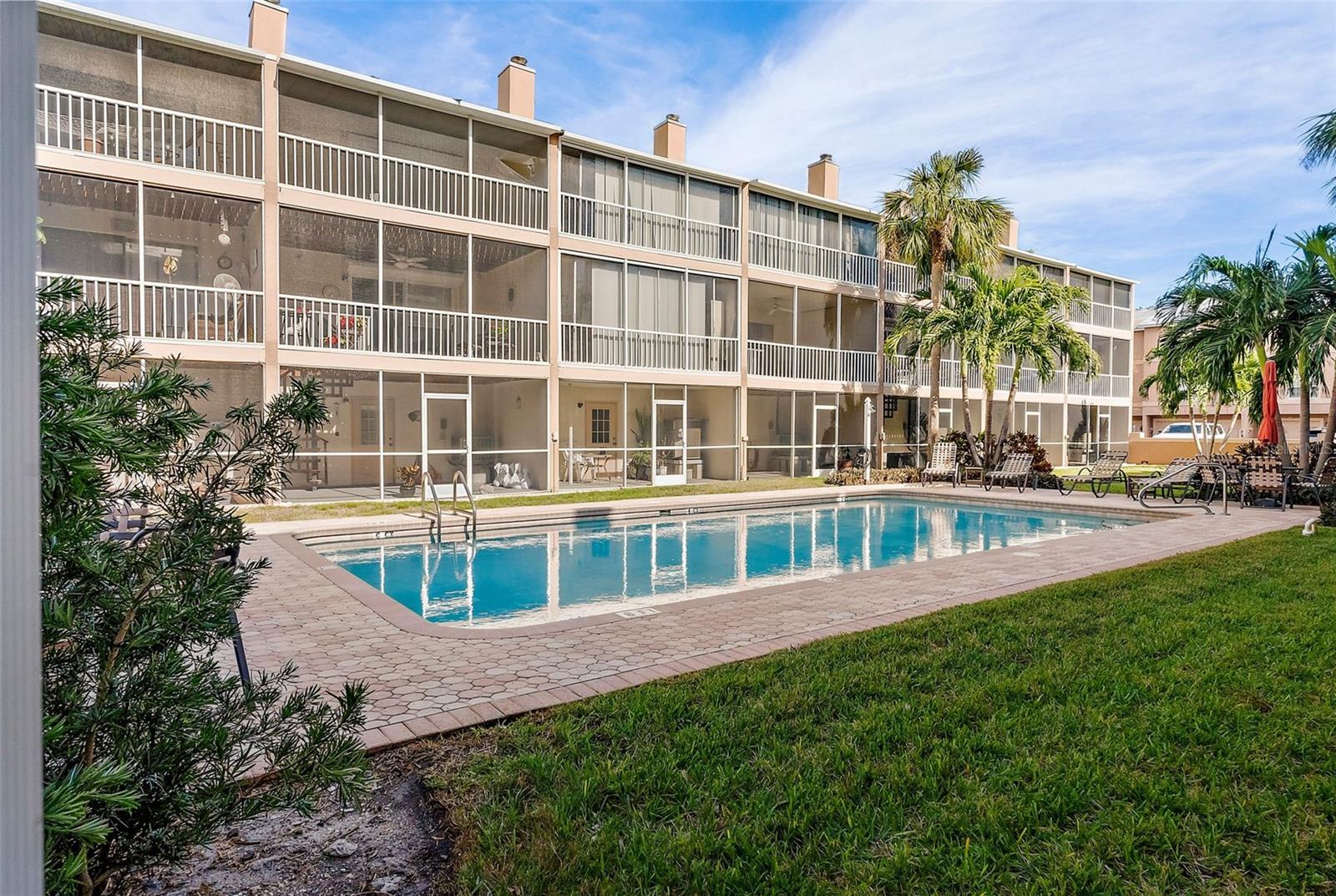 Image 28 of 40 For 637 Pinellas Bayway S 207