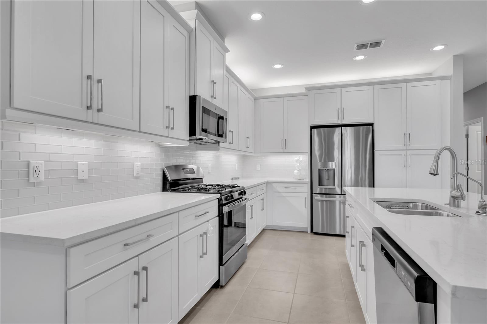 Image 9 of 64 For 4786 Avila Lakes Drive