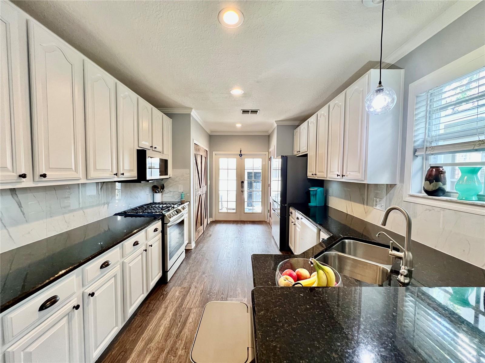 Image 13 of 46 For 16112 Loneoak View Drive
