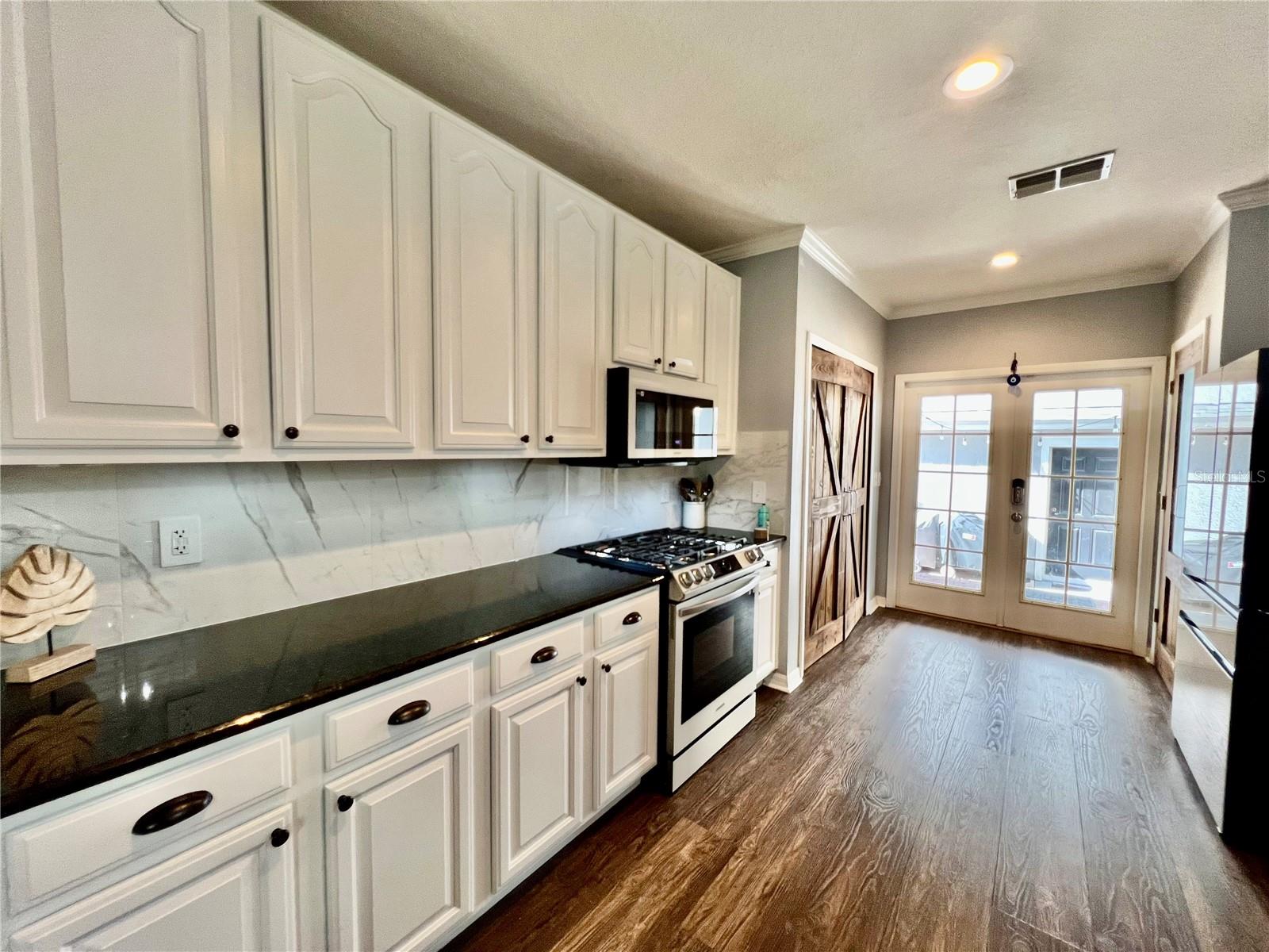 Image 14 of 46 For 16112 Loneoak View Drive