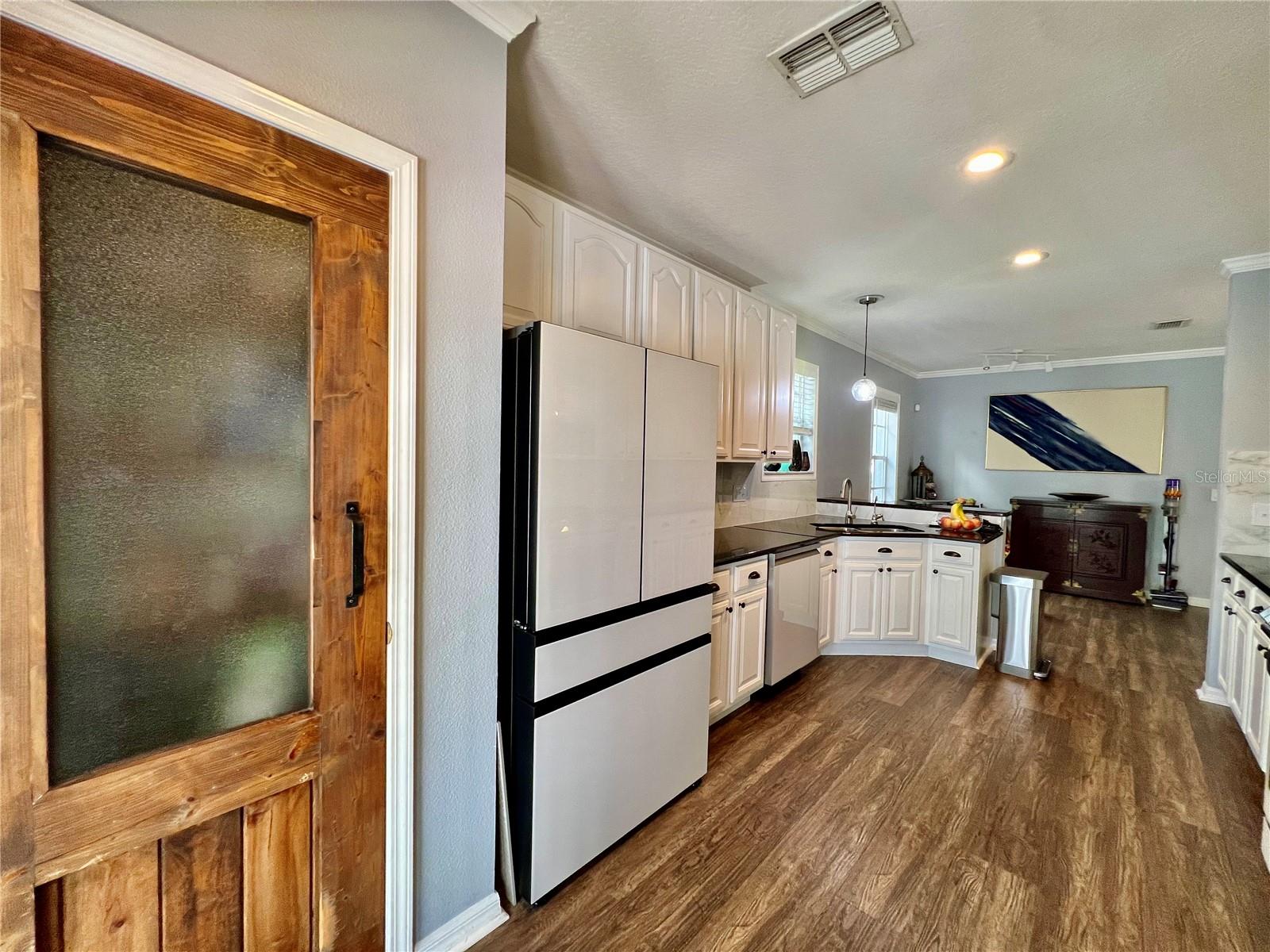 Image 16 of 46 For 16112 Loneoak View Drive