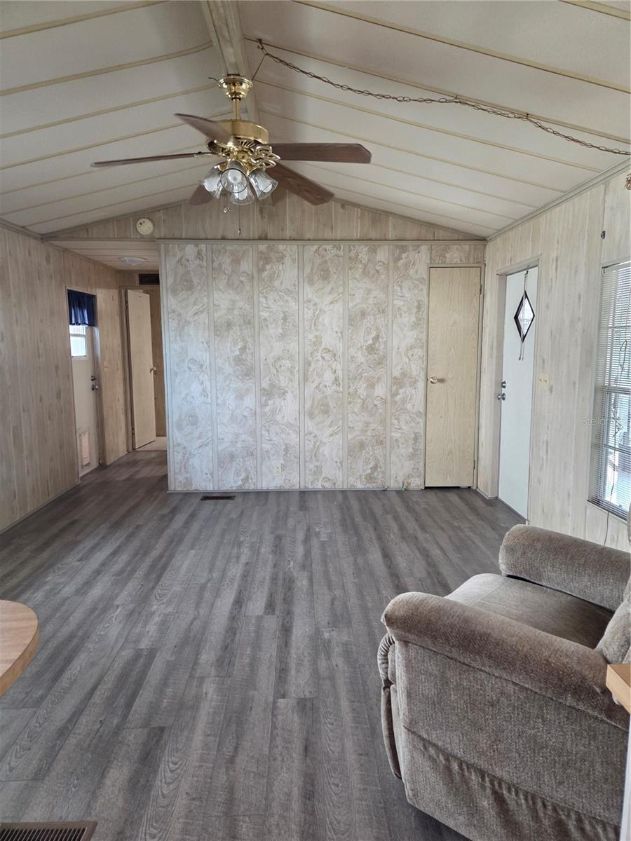 Image 10 of 13 For 8828 Kanawha Road
