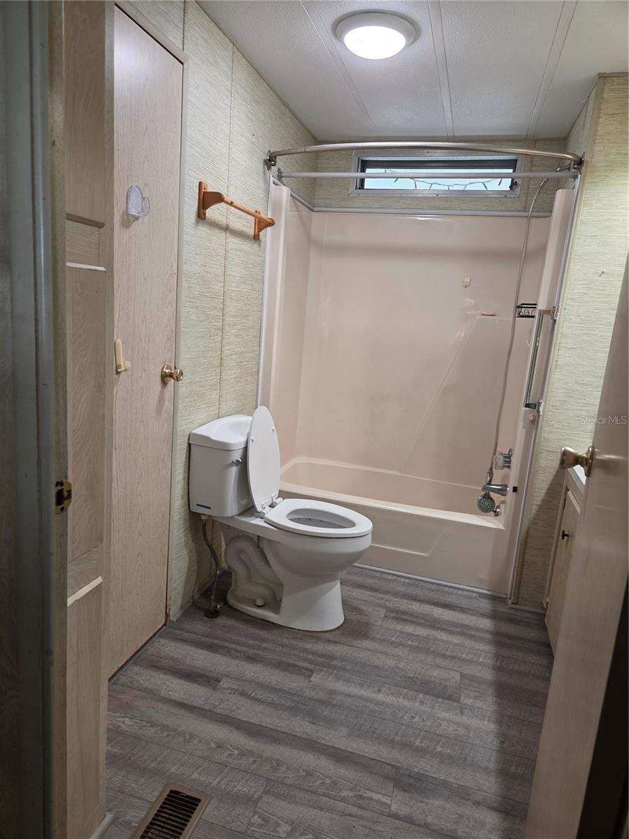 Image 11 of 13 For 8828 Kanawha Road