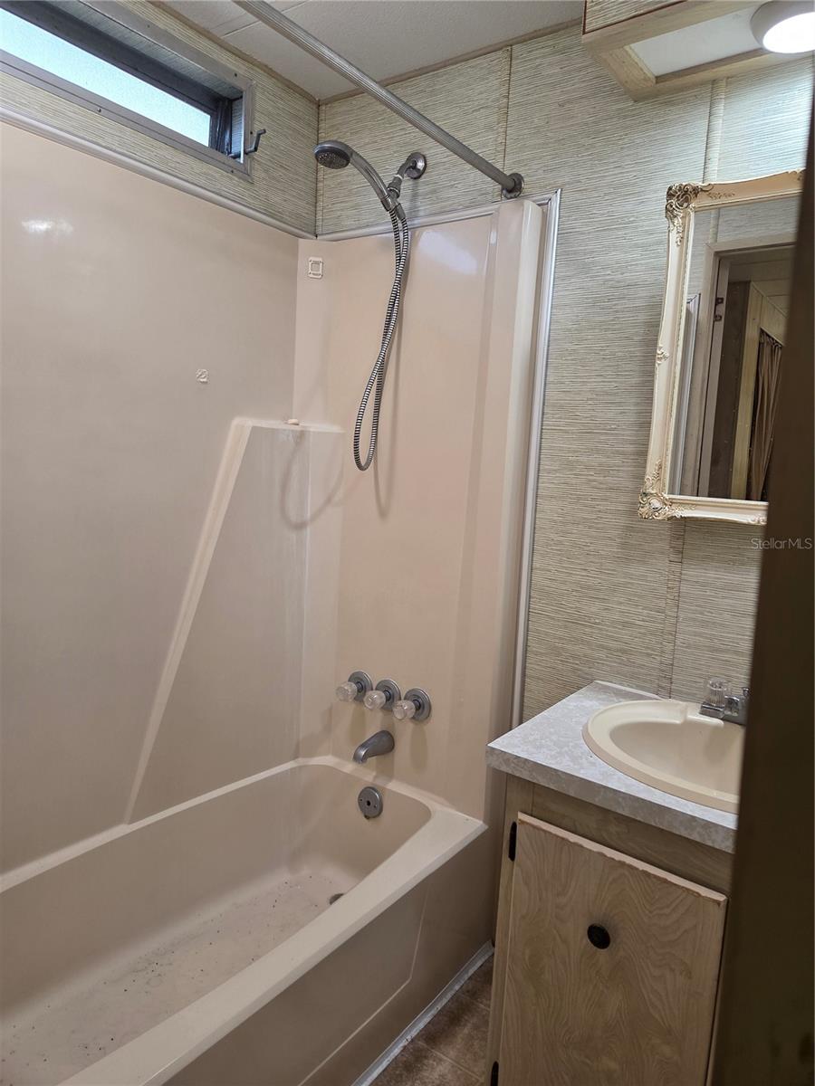 Image 6 of 13 For 8828 Kanawha Road