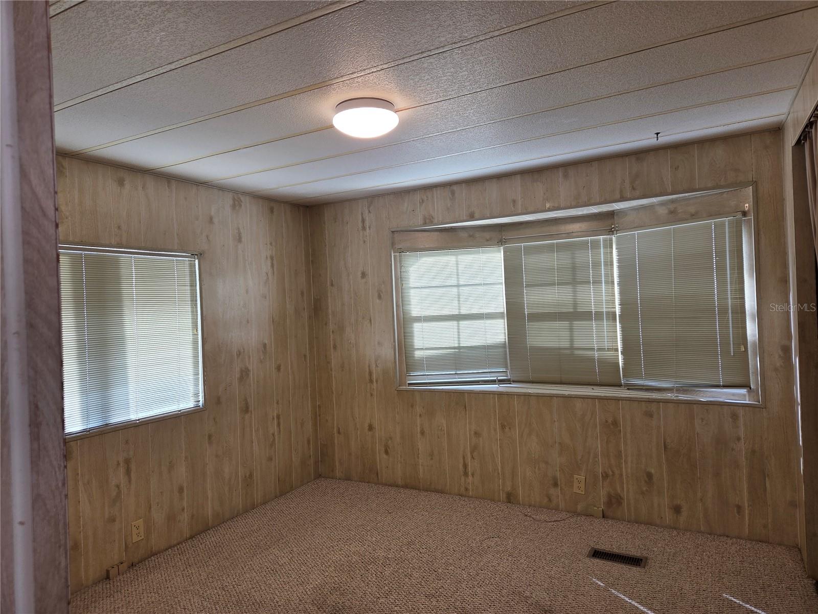 Image 8 of 13 For 8828 Kanawha Road