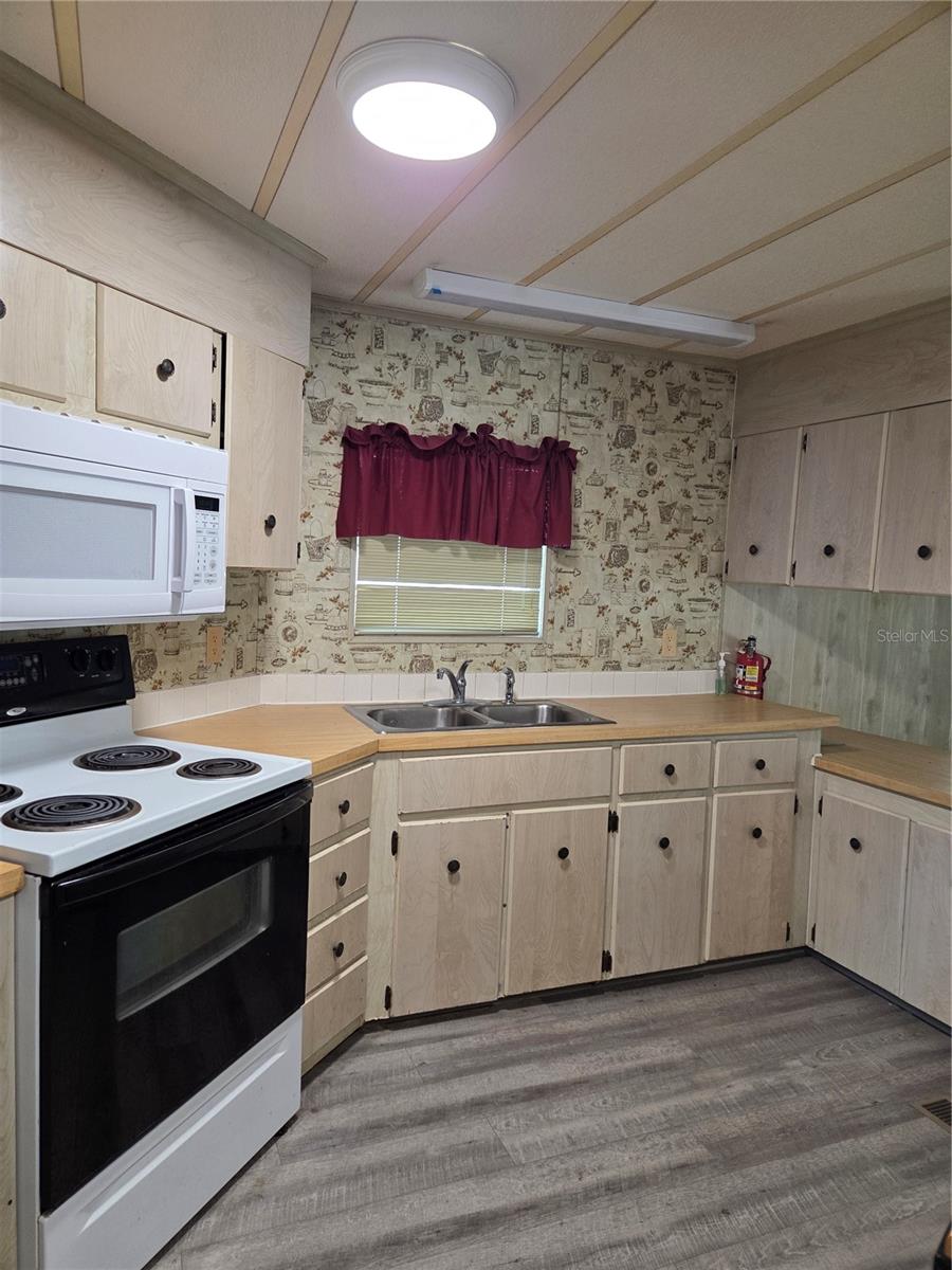 Image 9 of 13 For 8828 Kanawha Road