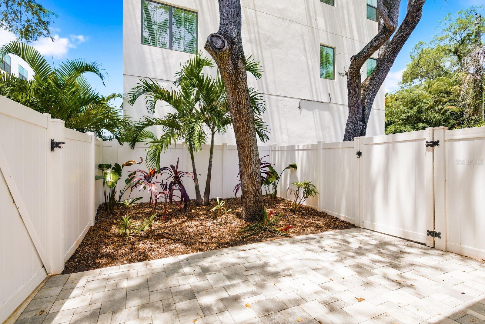 Image 30 of 42 For 4811 Bayshore Boulevard 303