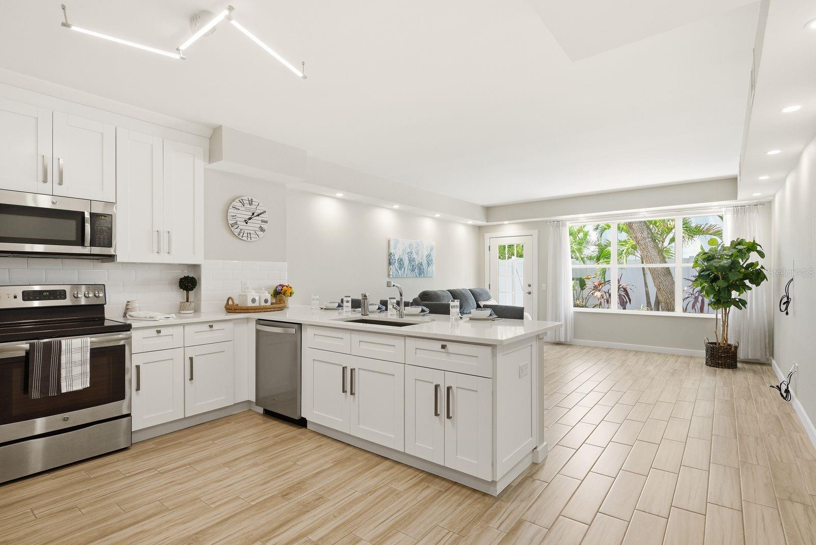 Image 8 of 42 For 4811 Bayshore Boulevard 303