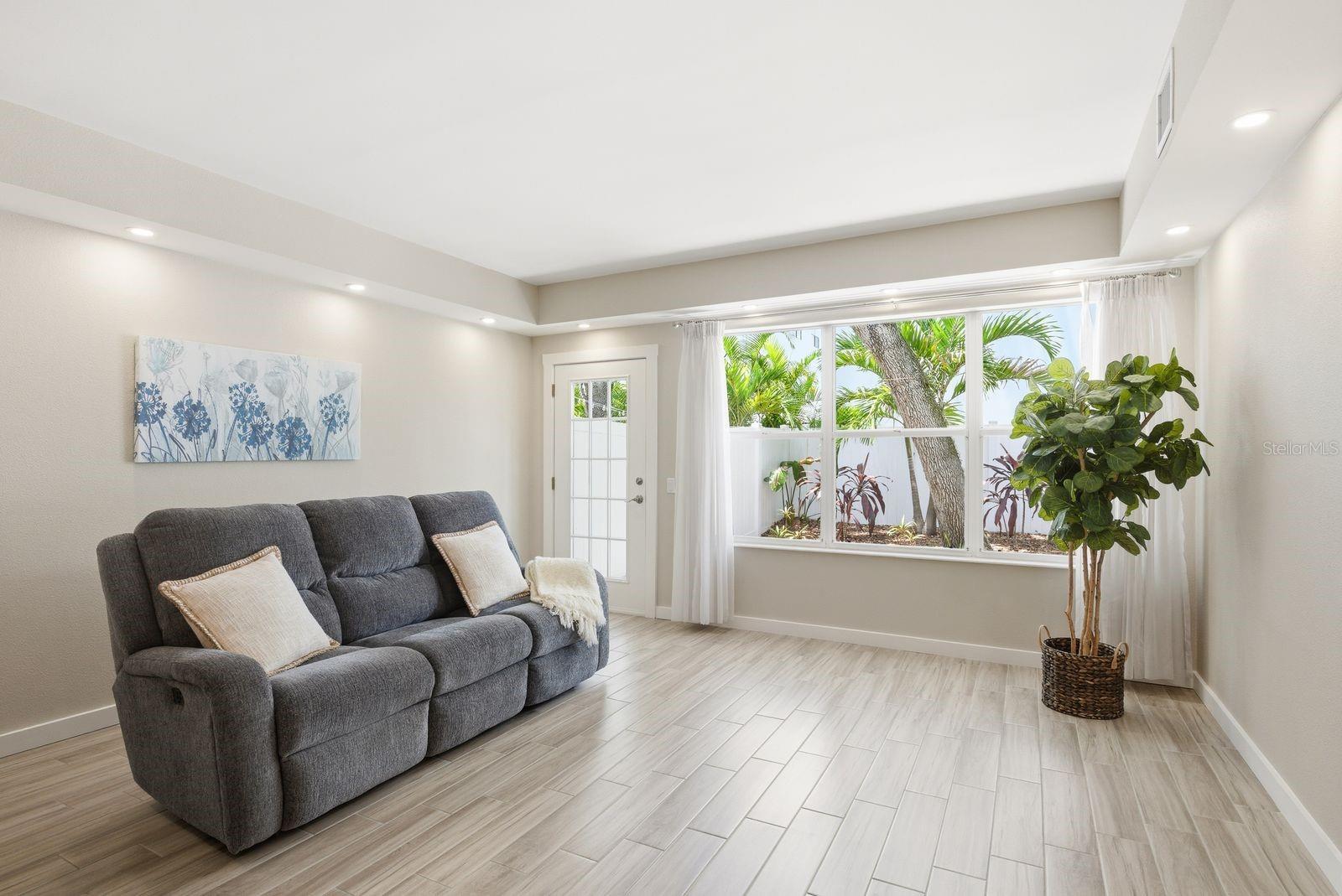 Image 9 of 42 For 4811 Bayshore Boulevard 303