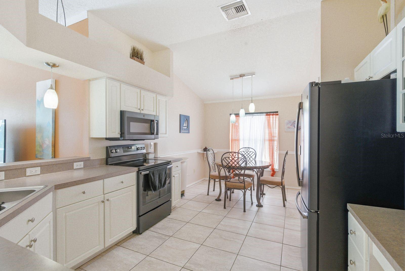 Image 4 of 37 For 420 Cypress View Drive