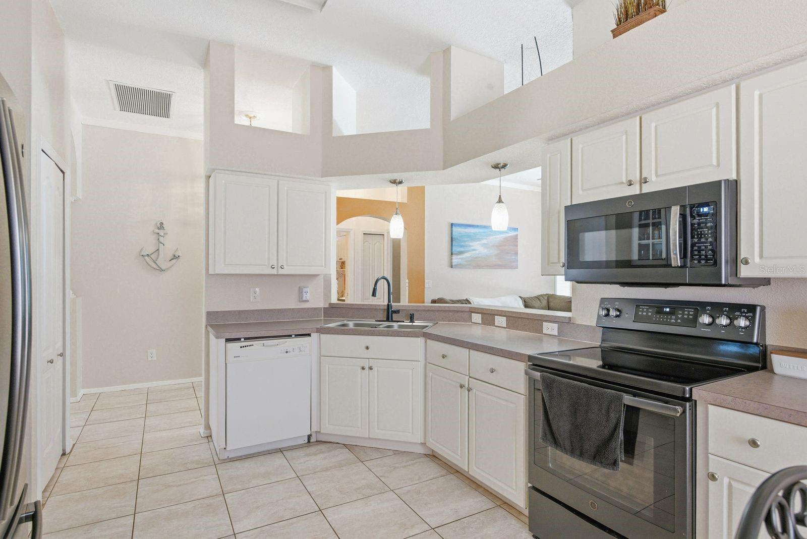 Image 5 of 37 For 420 Cypress View Drive