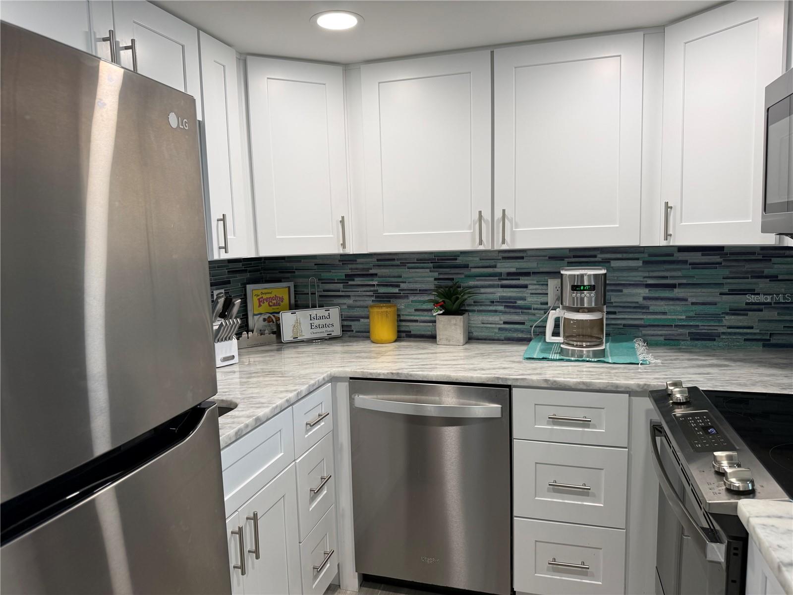 Image 11 of 31 For 255 Dolphin Point 305