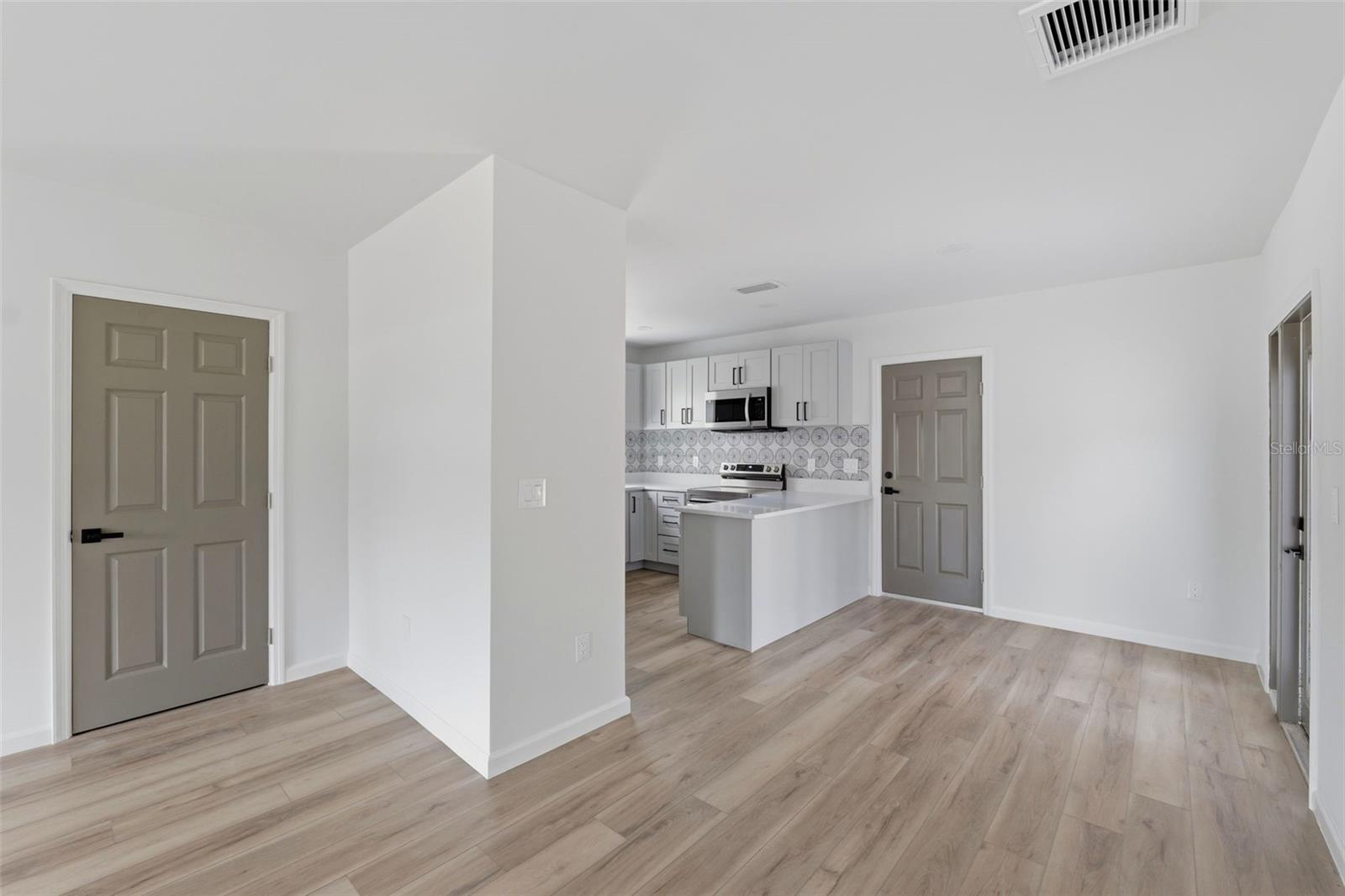 Listing photo id 9 for 3030 5th Street N