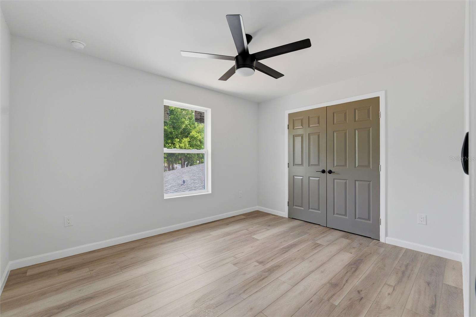 Listing photo id 15 for 3030 5th Street N