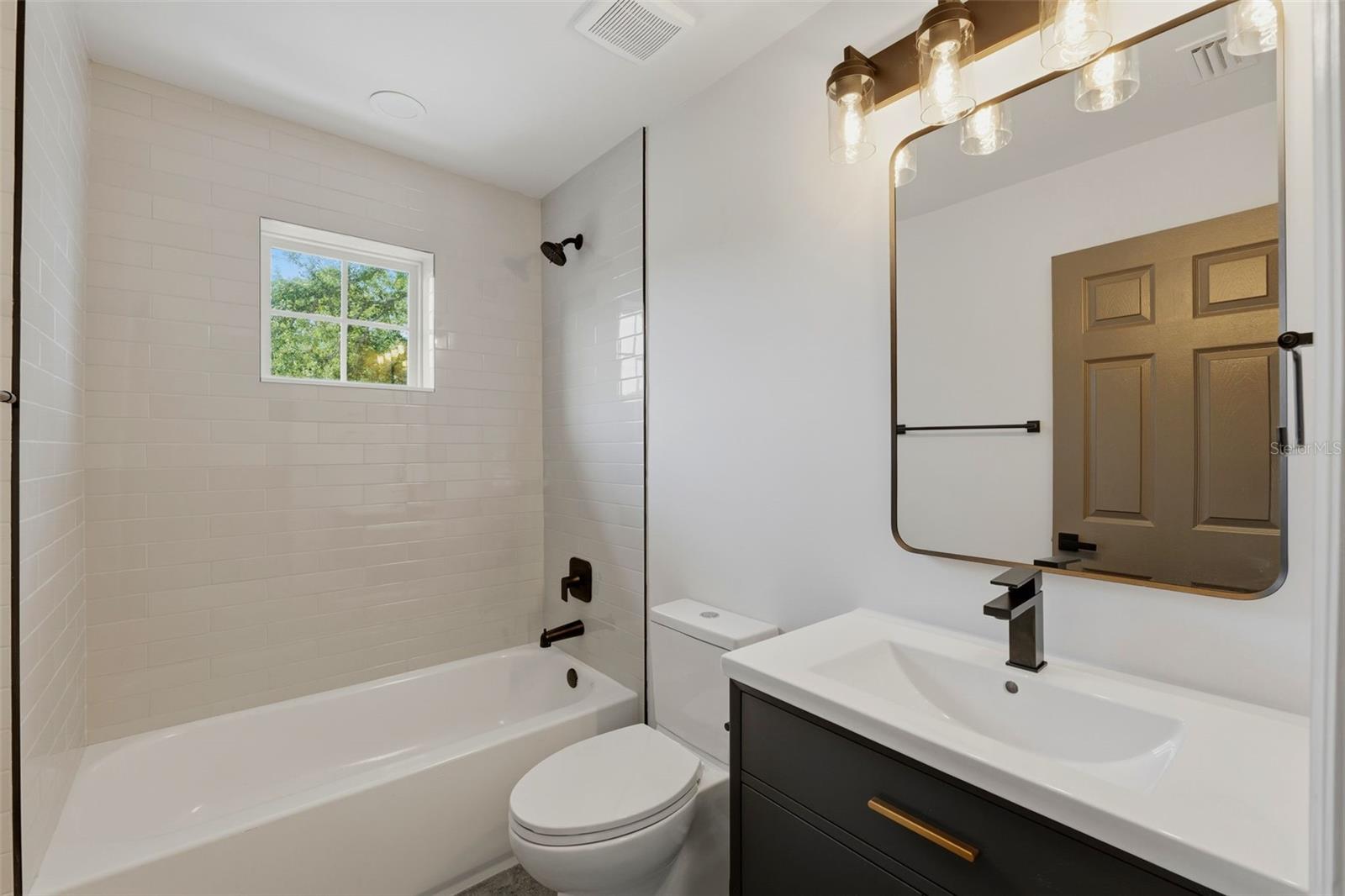 Listing photo id 20 for 3030 5th Street N