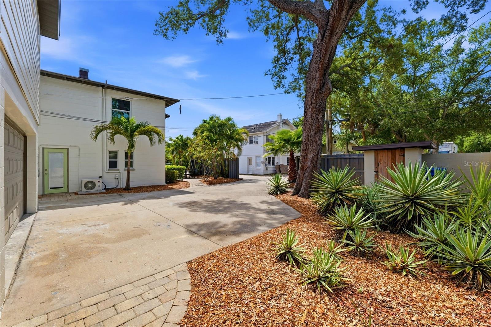 Listing photo id 22 for 3030 5th Street N
