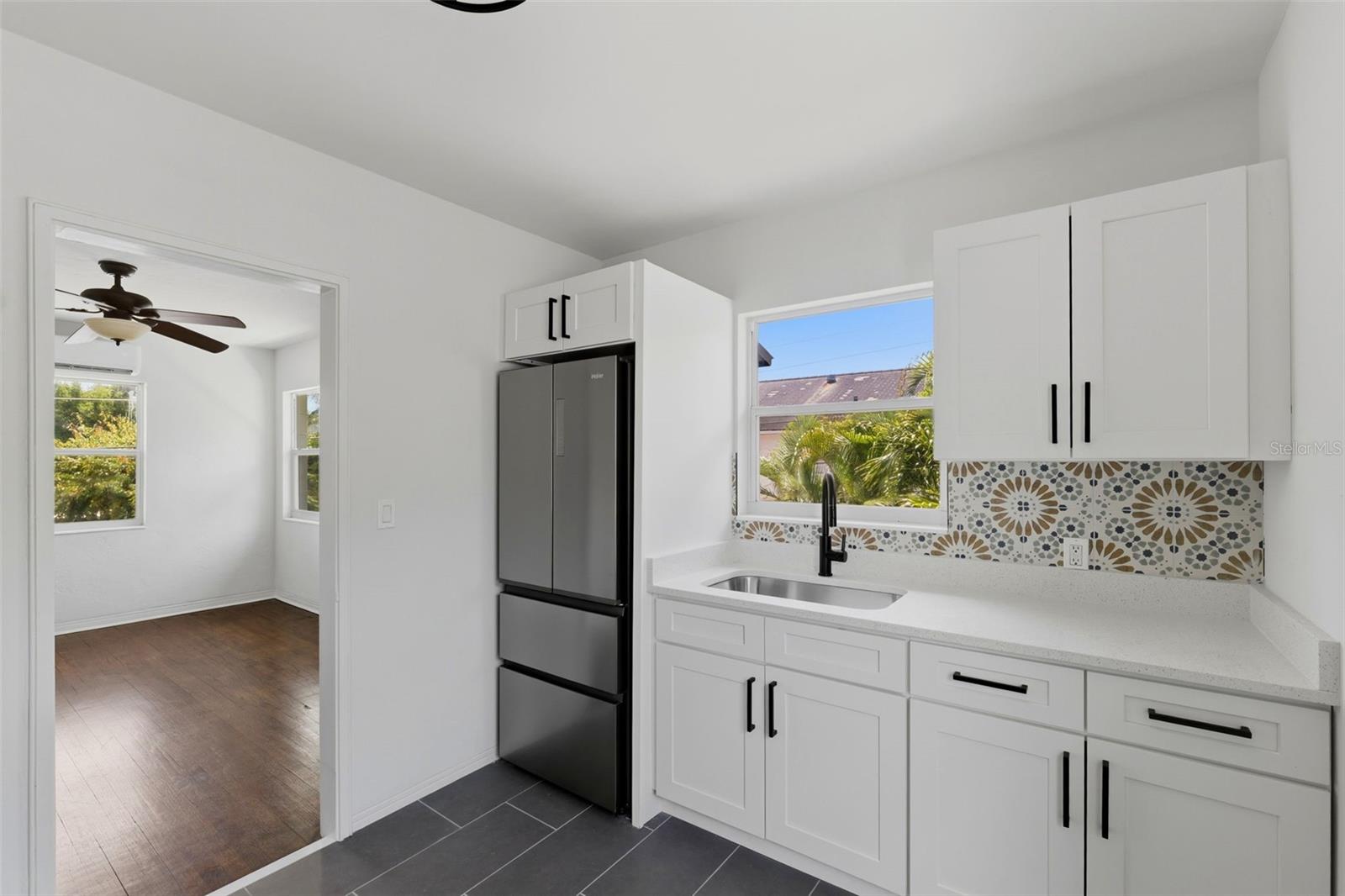 Listing photo id 29 for 3030 5th Street N