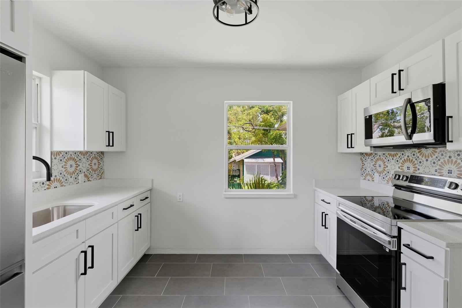 Listing photo id 31 for 3030 5th Street N