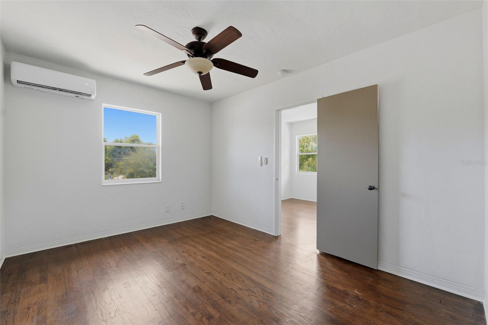 Listing photo id 33 for 3030 5th Street N