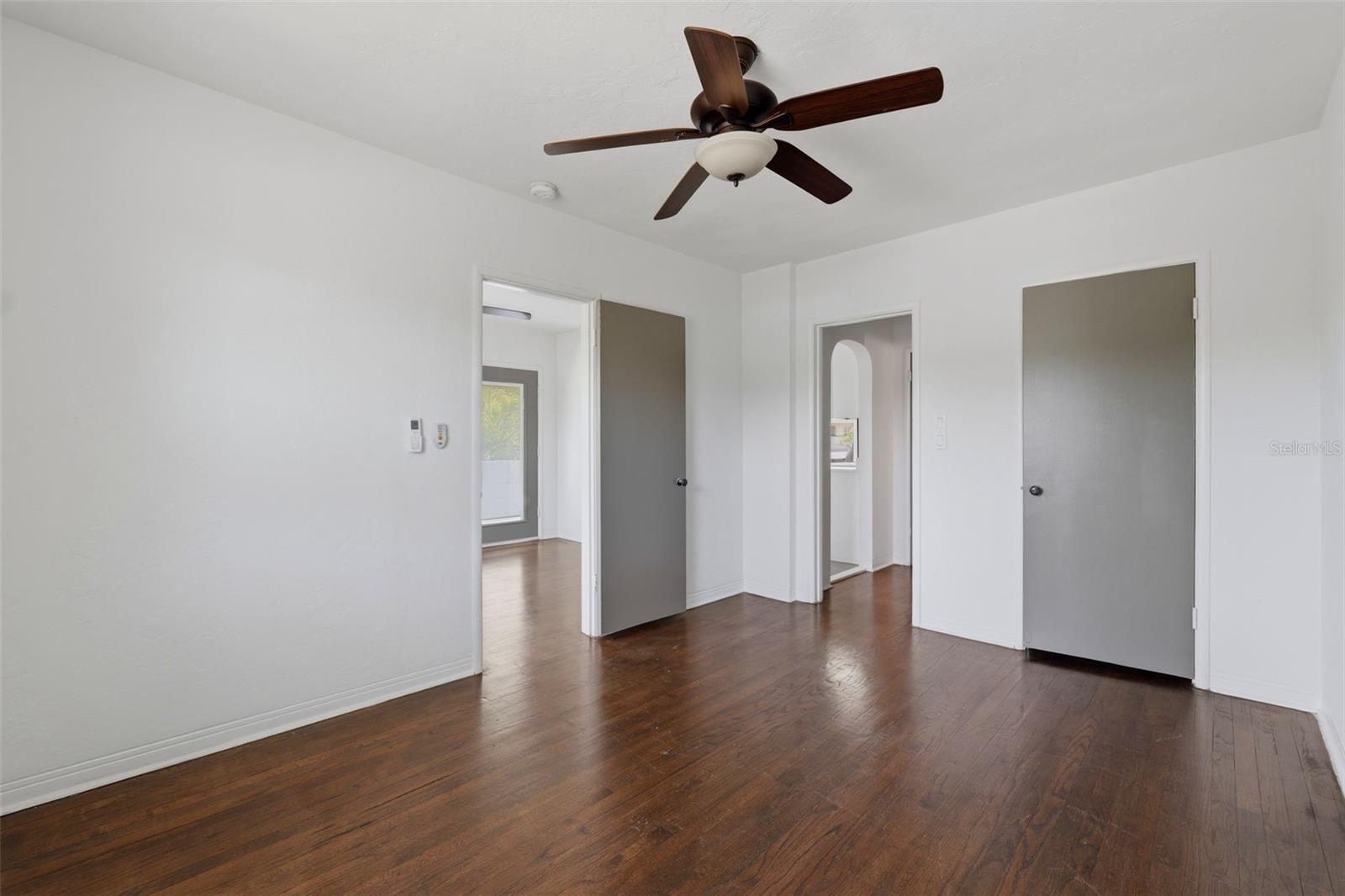 Listing photo id 35 for 3030 5th Street N