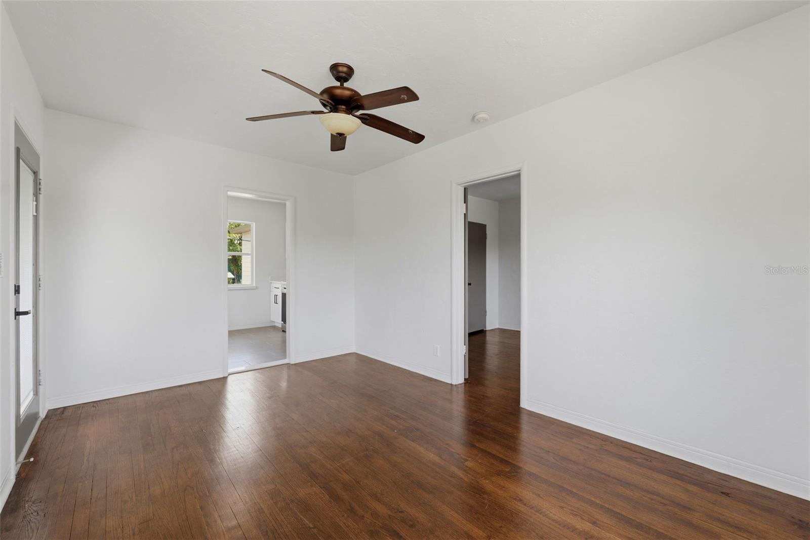 Listing photo id 37 for 3030 5th Street N