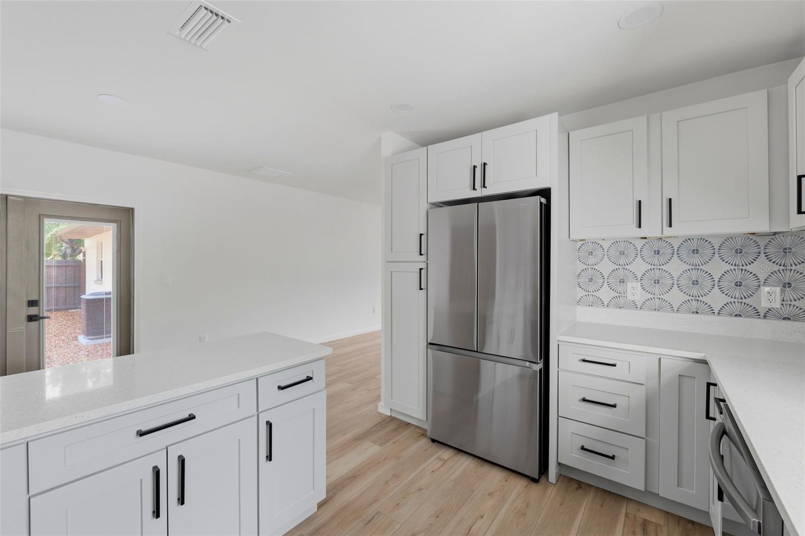 Listing photo id 2 for 3030 5th Street N