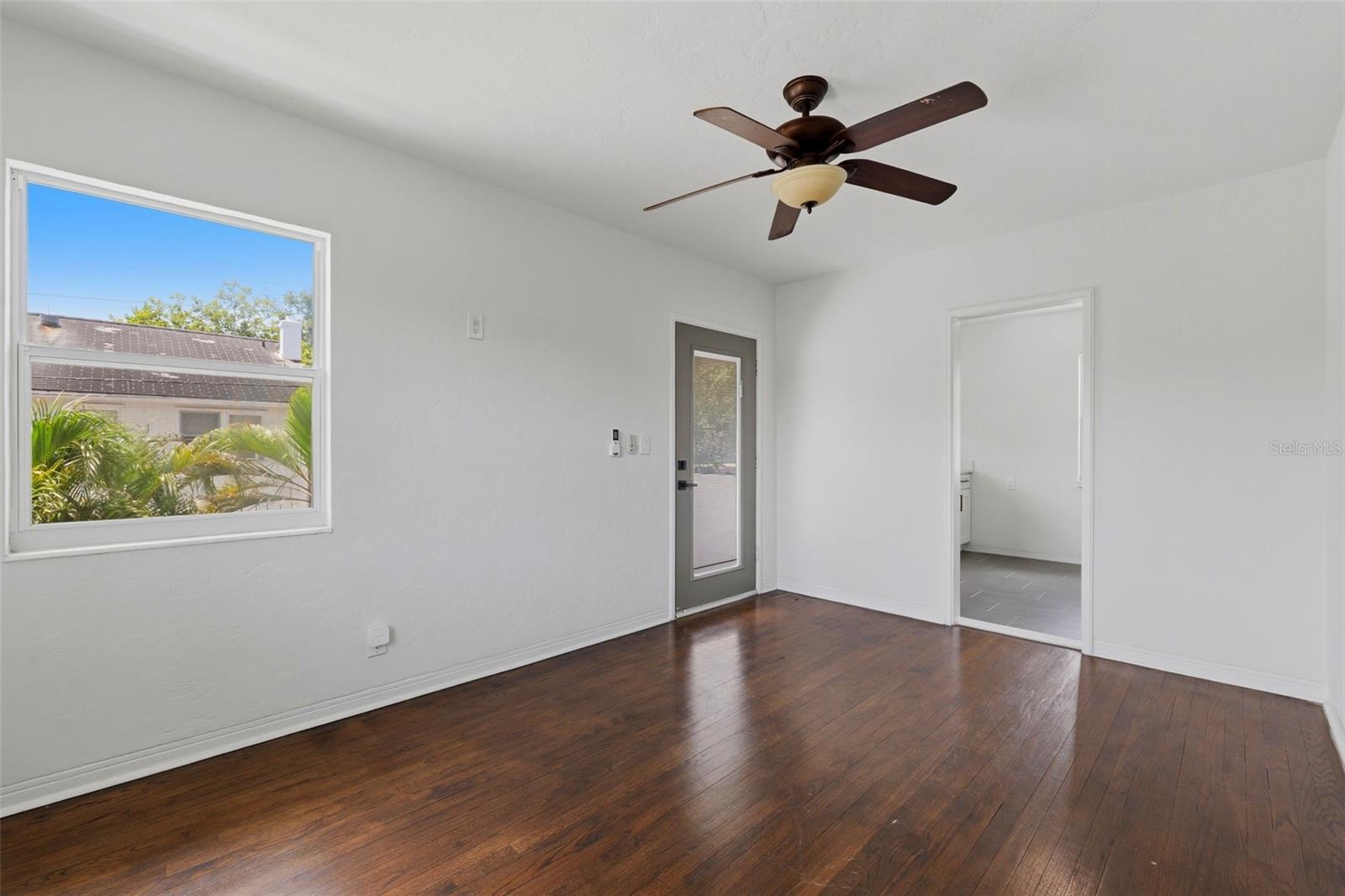 Listing photo id 38 for 3030 5th Street N