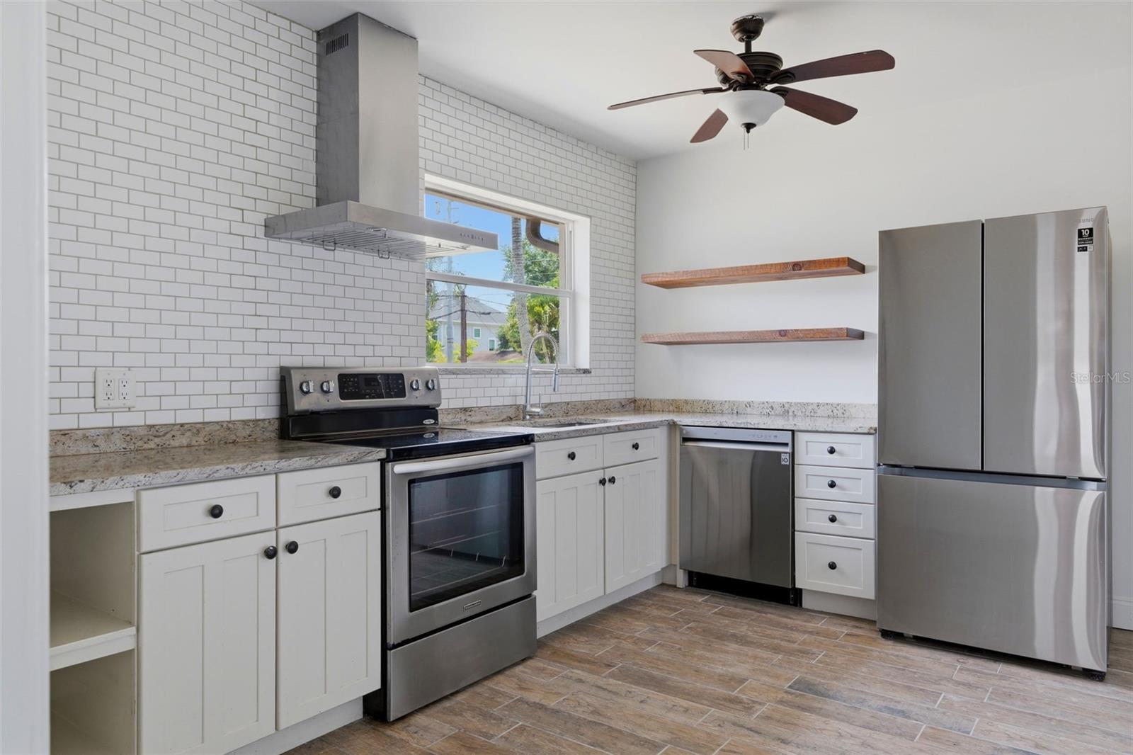 Listing photo id 43 for 3030 5th Street N