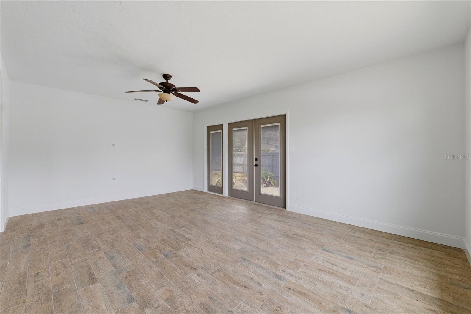 Listing photo id 47 for 3030 5th Street N