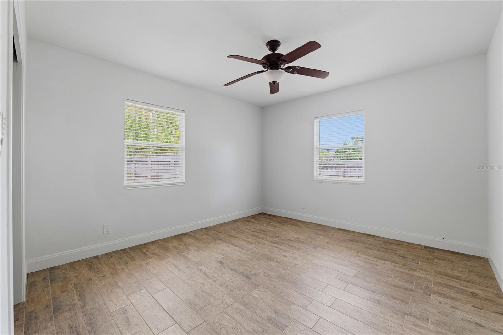 Listing photo id 51 for 3030 5th Street N