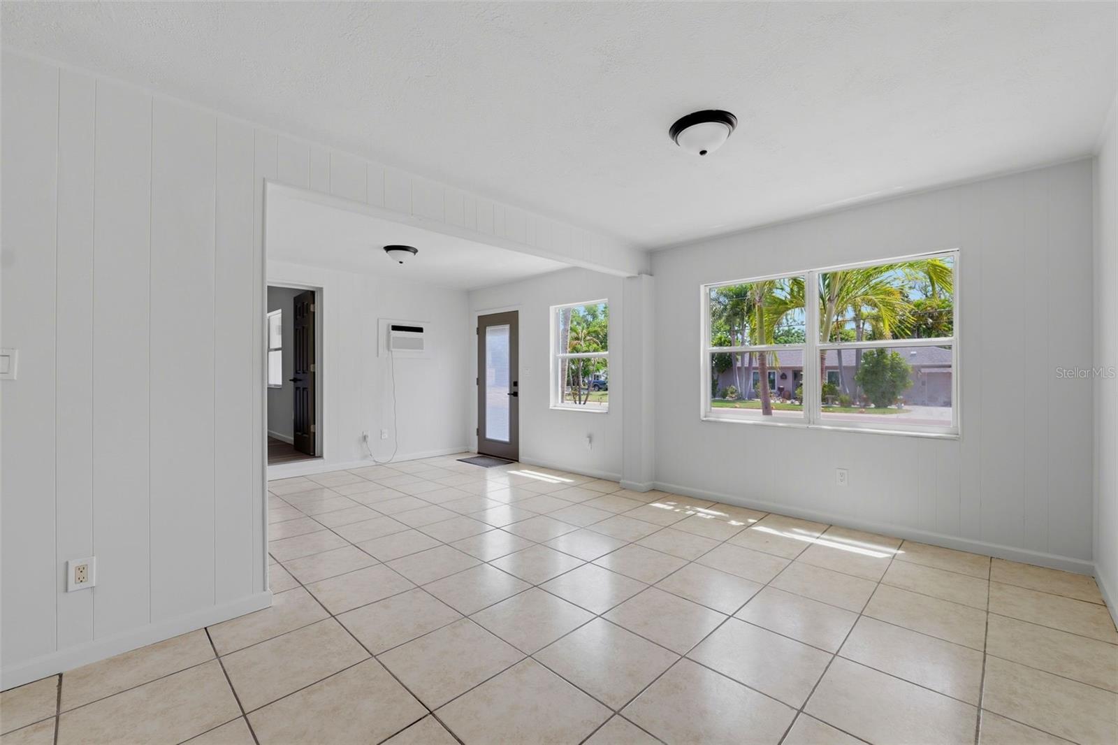 Listing photo id 56 for 3030 5th Street N