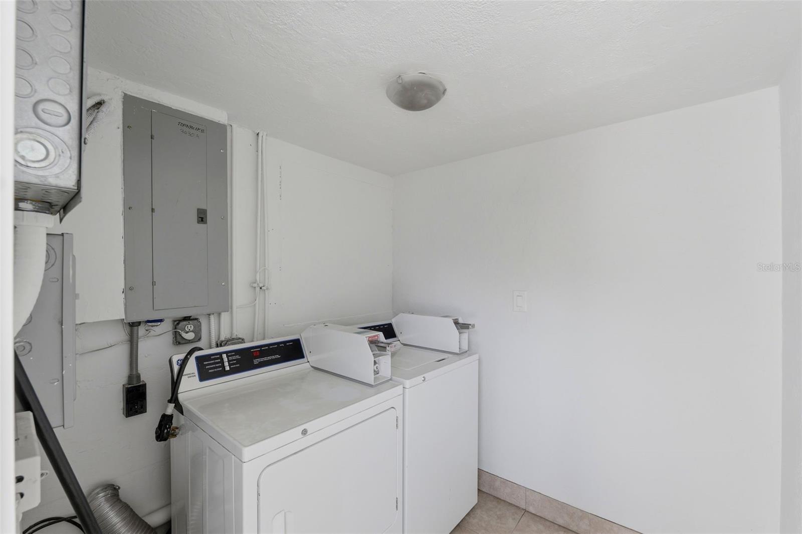 Listing photo id 64 for 3030 5th Street N