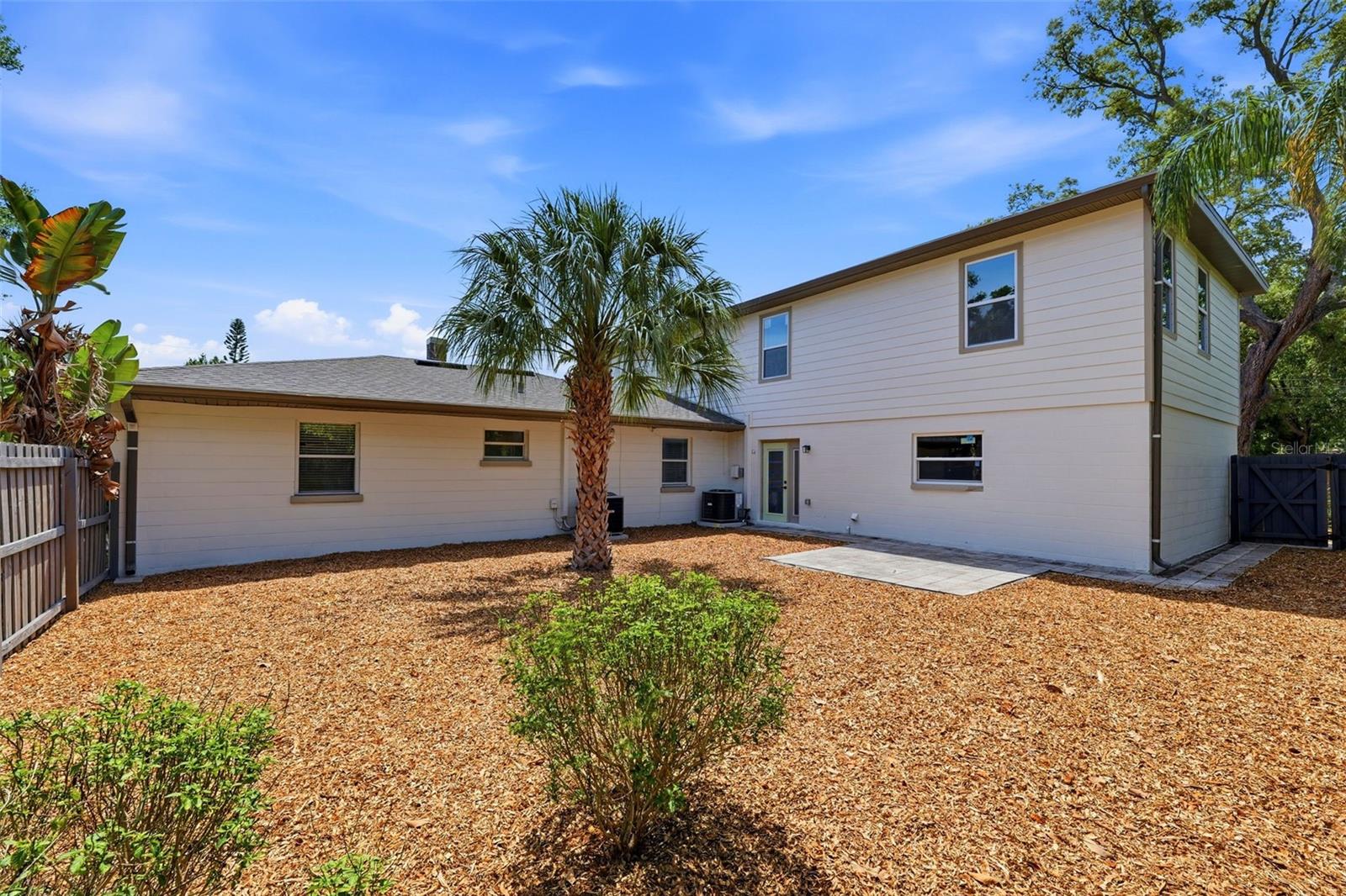 Listing photo id 66 for 3030 5th Street N