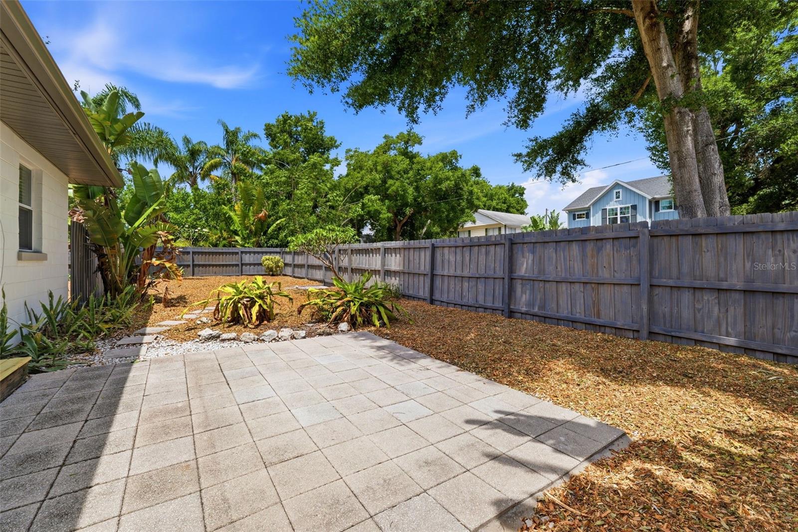 Listing photo id 67 for 3030 5th Street N