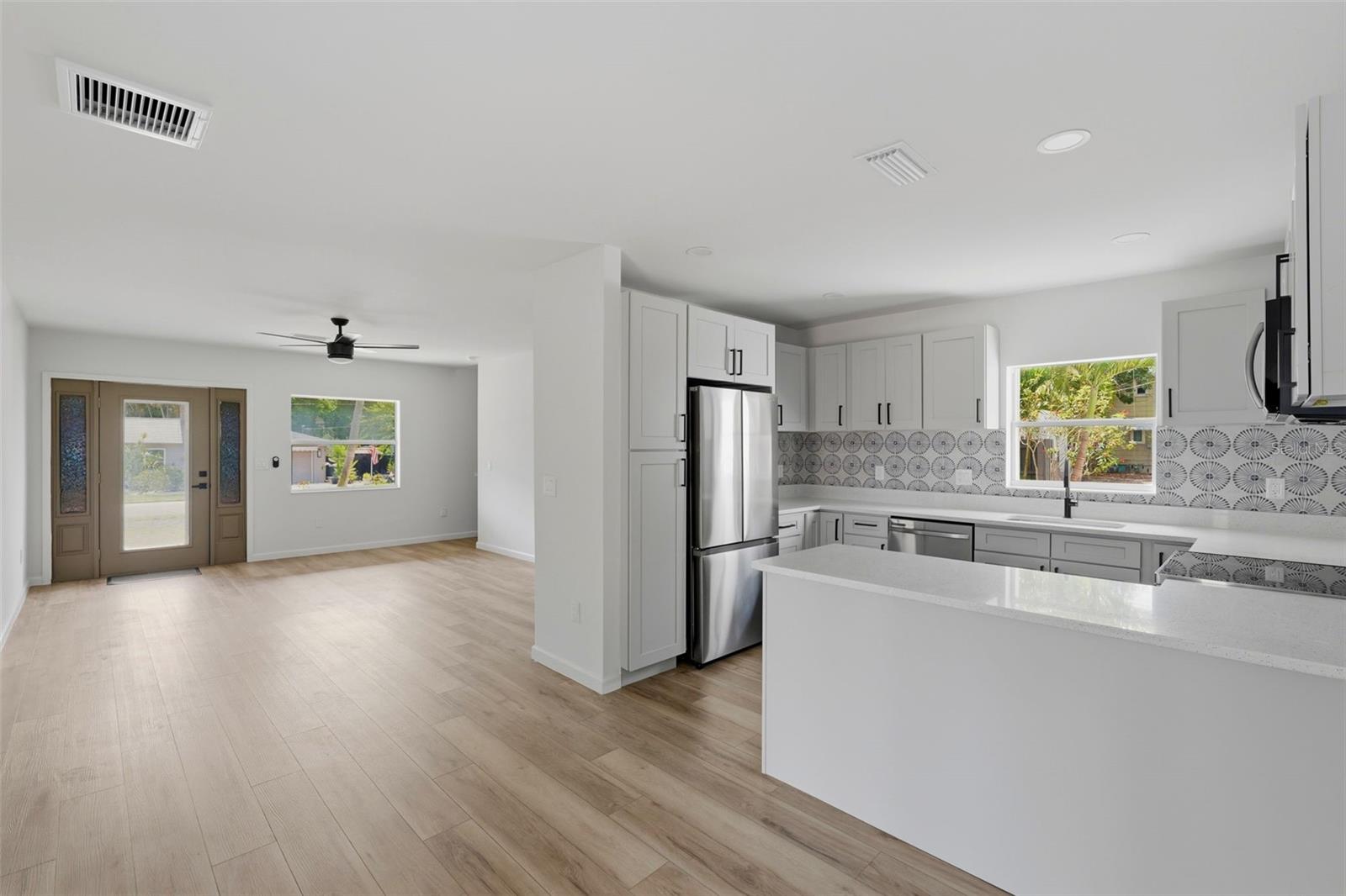 Listing photo id 5 for 3030 5th Street N