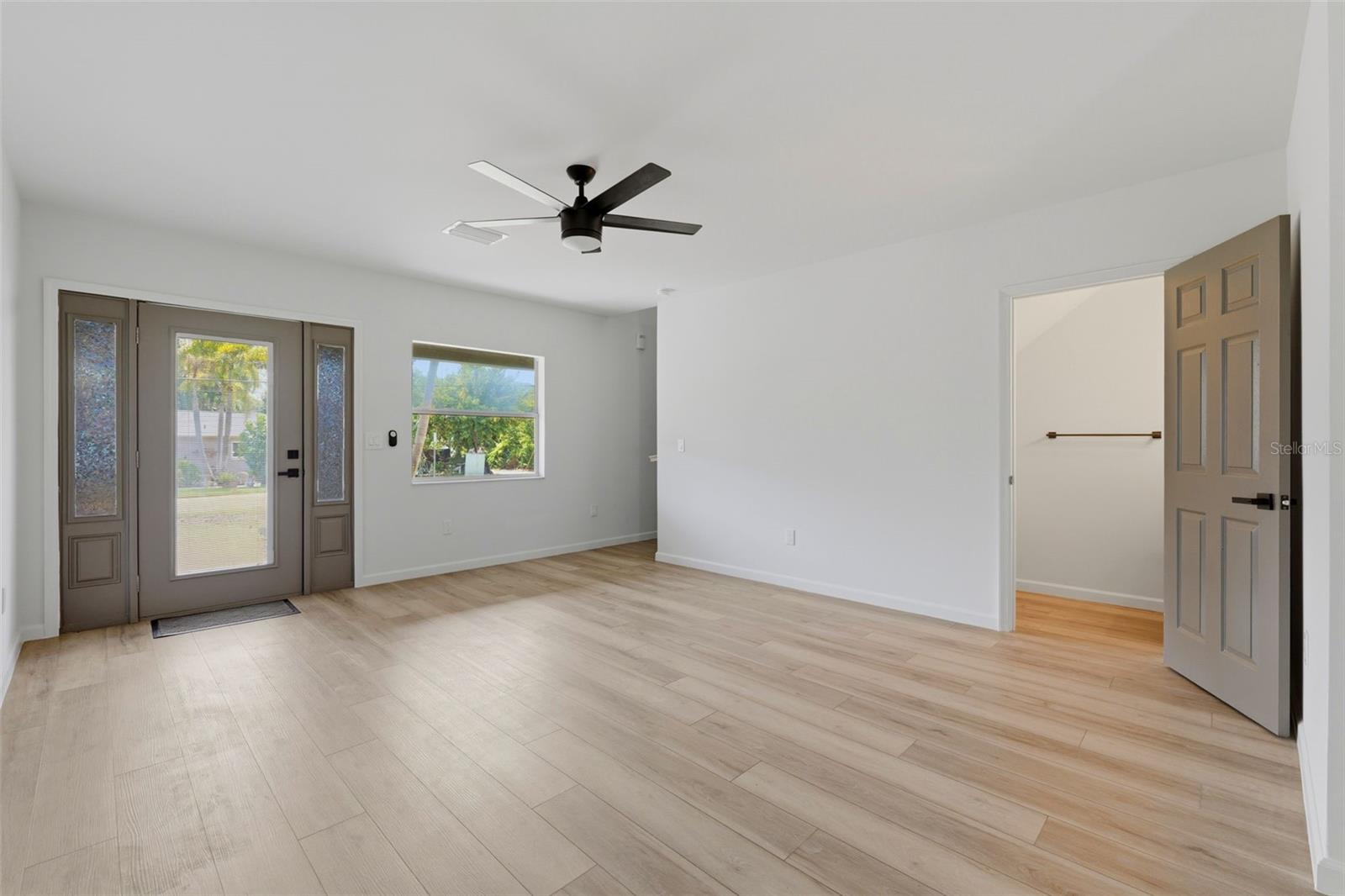 Listing photo id 6 for 3030 5th Street N