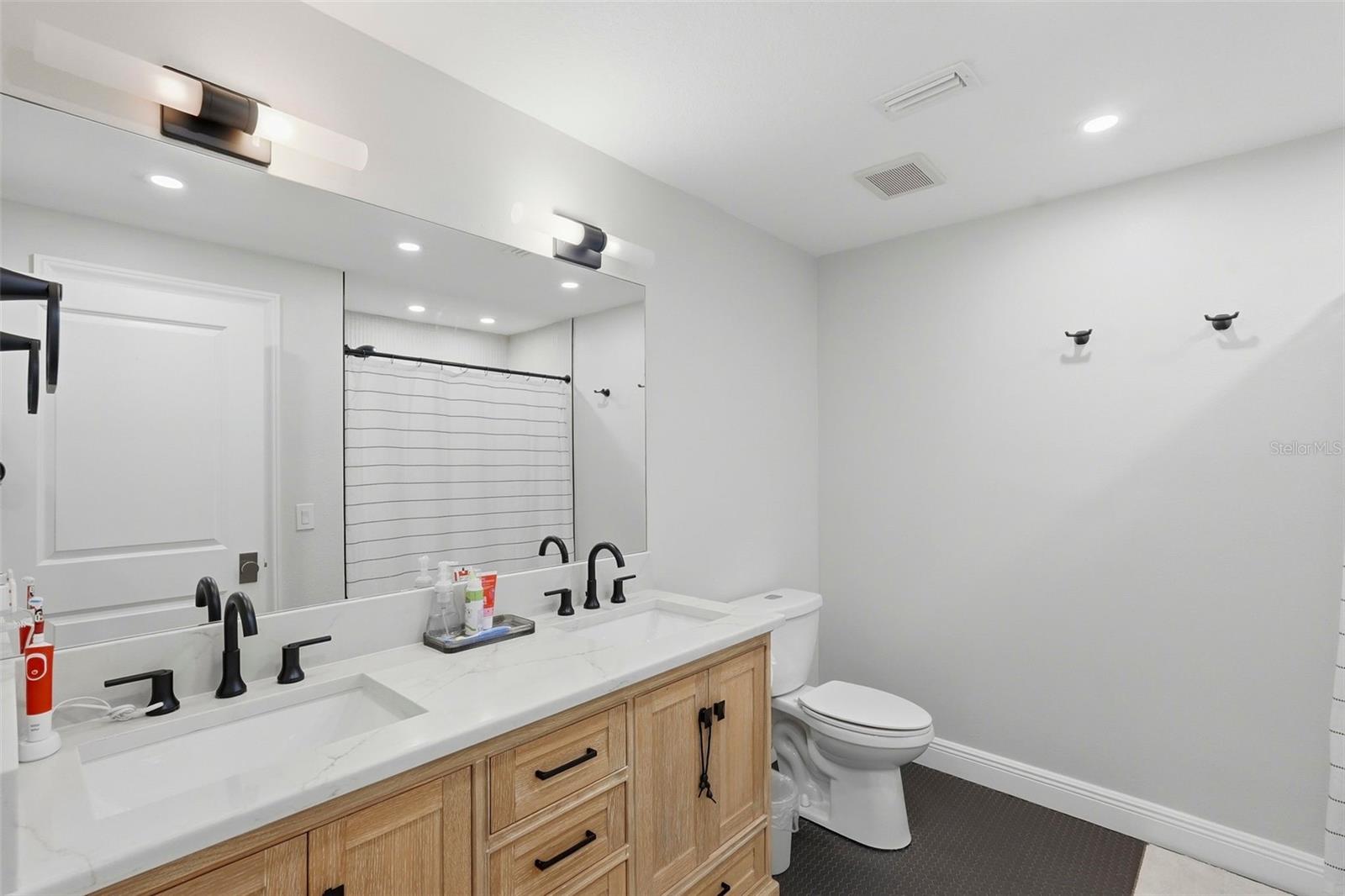 Listing photo id 19 for 1024 44th Avenue Ne